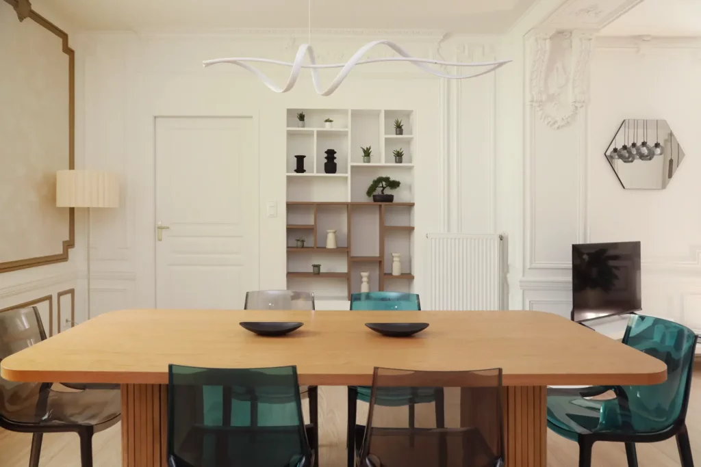 Aménagement intérieur par Ilot Archi : table à manger en bois massif, chaises translucides et suspension lumineuse design.
